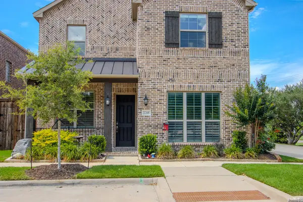 2208 N Royal Crecent Drive N, Flower Mound, TX 75028