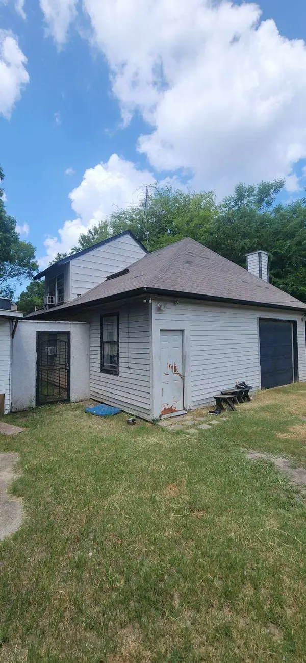 2457 Elmwood Drive, Wills Point, TX 75169