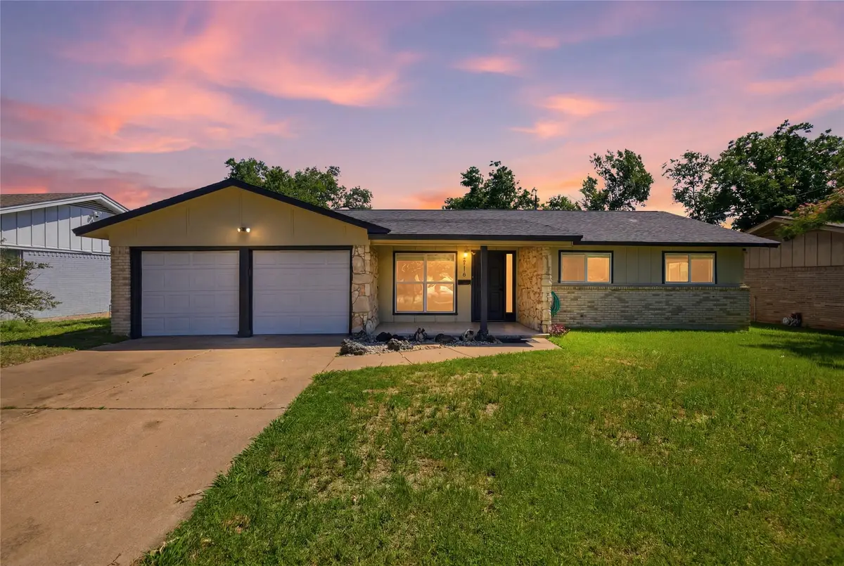 2116 Chelsea Drive, Edgecliff Village, TX 76134 - #1