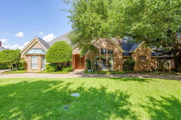 2006 Lake Country Drive, Arlington, TX 76012