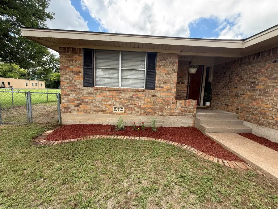 1012 Holden Street, Glen Rose, TX 76043 - #2