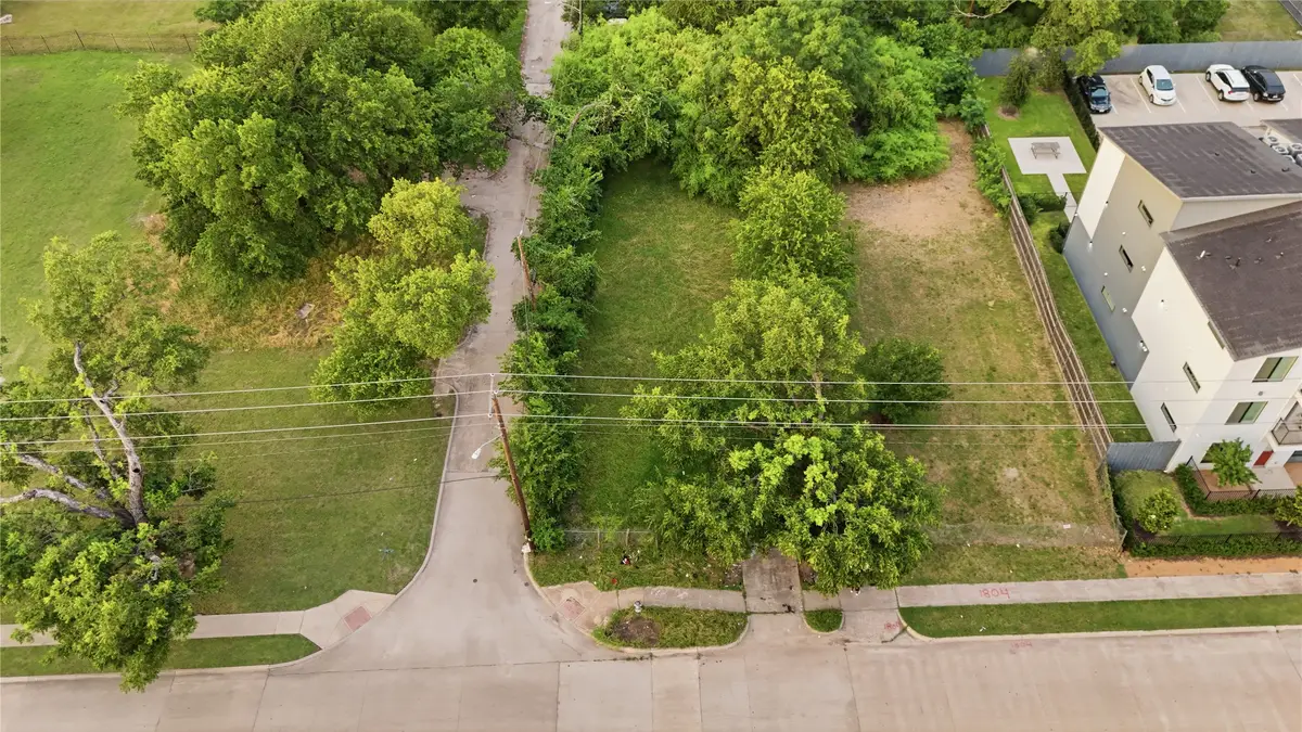 1800 S Trunk Avenue, Dallas, TX 75210 - #1