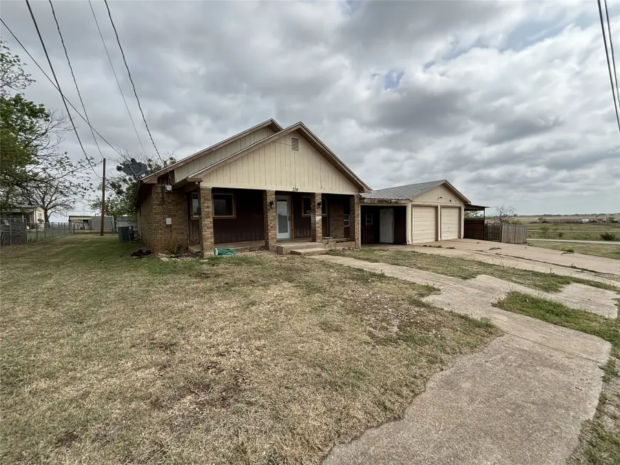 214 E Fourth, Henrietta, TX 76365 - #3