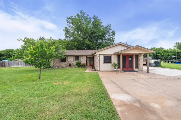 2015 Roberts Drive, Granbury, TX 76048