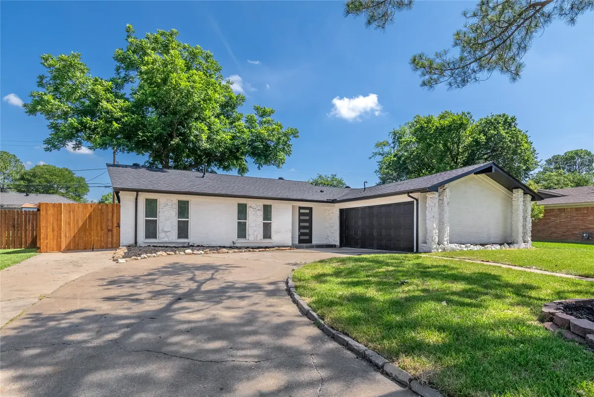 524 Circleview Drive N, Hurst, TX 76054 - #1