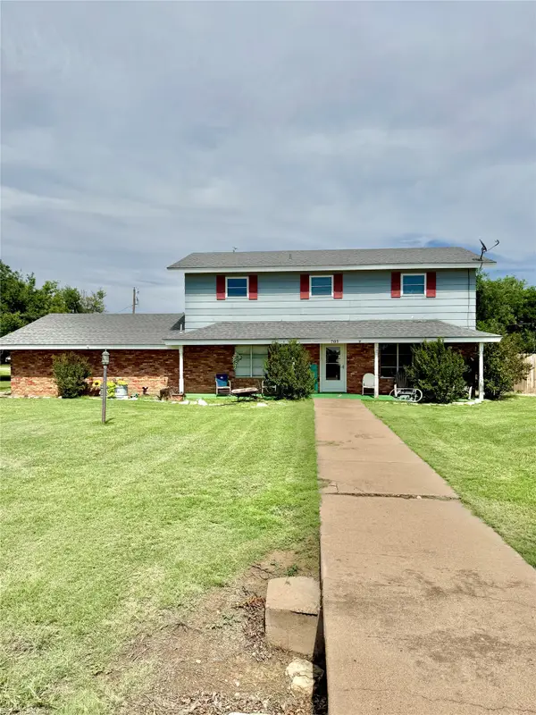 705 Loop Road, Quanah, TX 79252