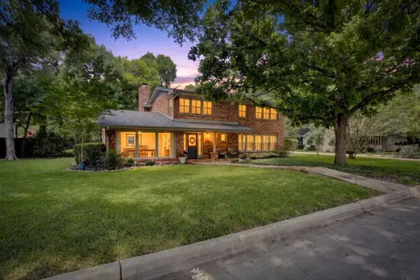 3712 Fox Hollow Street, Fort Worth, TX 76109