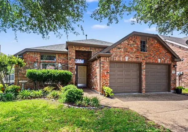 2759 Waterway Drive, Grand Prairie, TX 75054