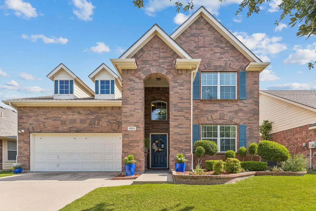 5801 Meadowglen Drive, Justin Roanoke, TX 76226 - #1