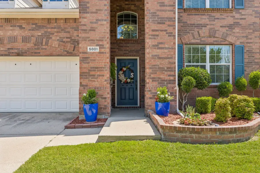 5801 Meadowglen Drive, Justin Roanoke, TX 76226 - #2