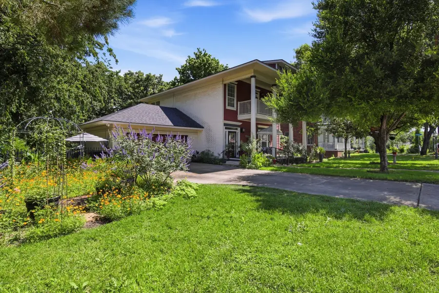 306 W Spring Street, Weatherford, TX 76086 - #2