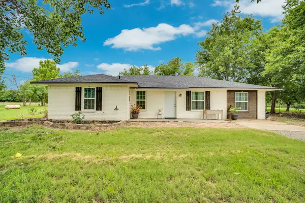 808 Gibson Road, Waxahachie, TX 75165