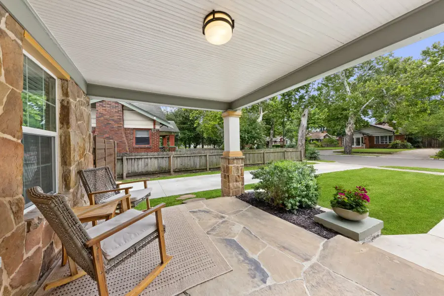 1116 S Montreal Avenue, Dallas, TX 75208 - #2