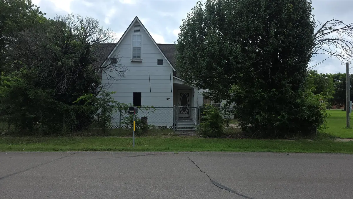 313 N Pearl Street, Trenton, TX 75490 - #1
