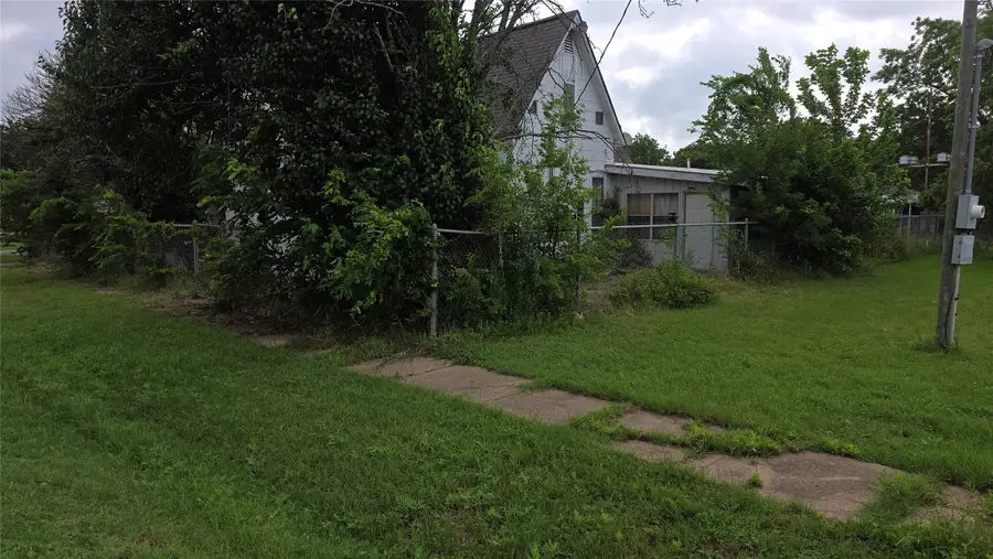 313 N Pearl Street, Trenton, TX 75490 - #3