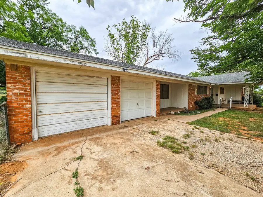 1002 Ridgecrest Street, Sweetwater, TX 79556 - #3