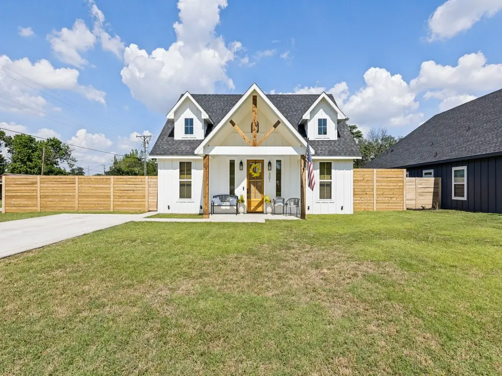 301 S Oak Street, Boyd, TX 76023 - #1