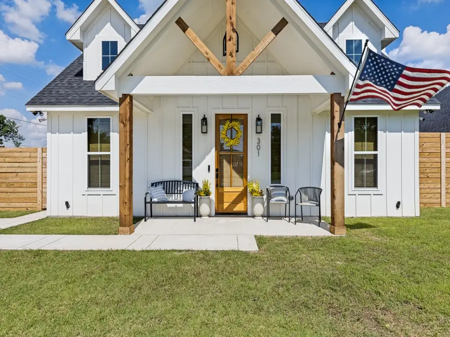301 S Oak Street, Boyd, TX 76023 - #2