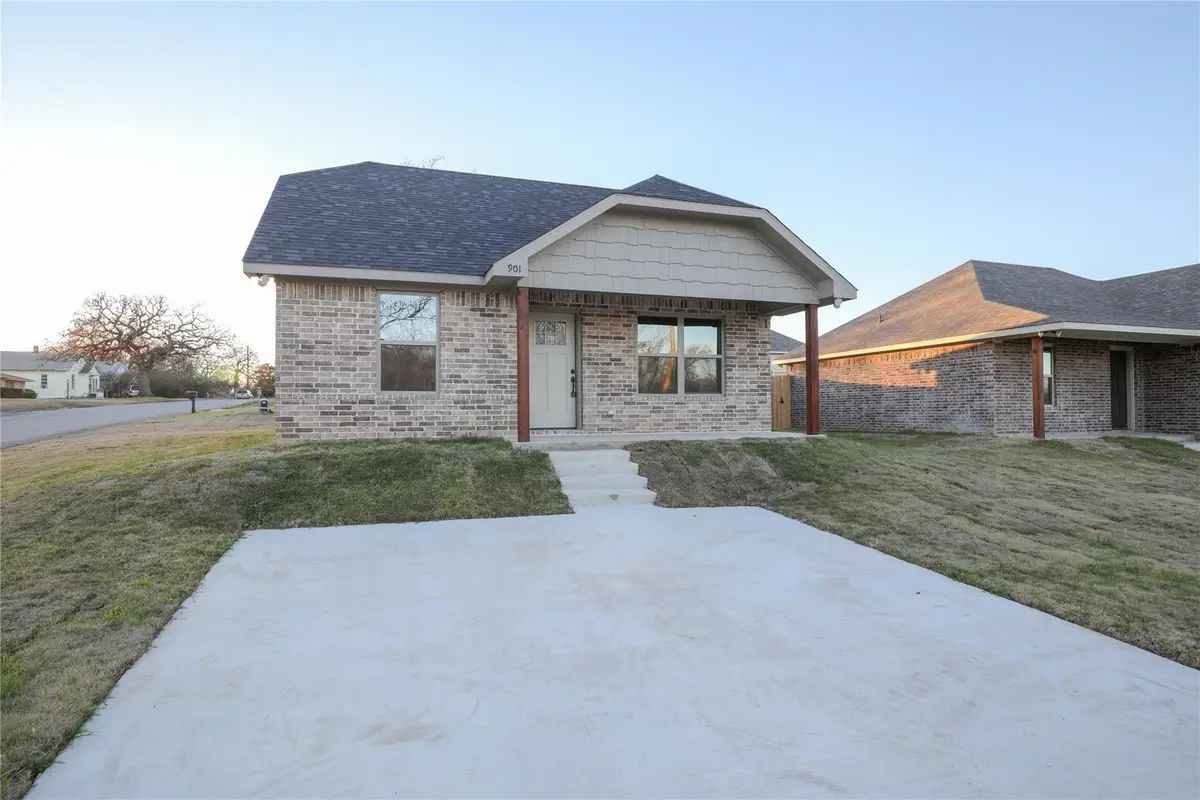 901 N Barrett Avenue, Denison, TX 75020 - #1