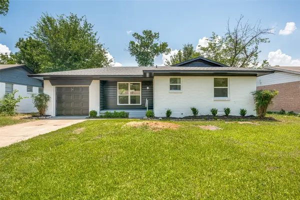 318 Parkwood Place, Lewisville, TX 75067