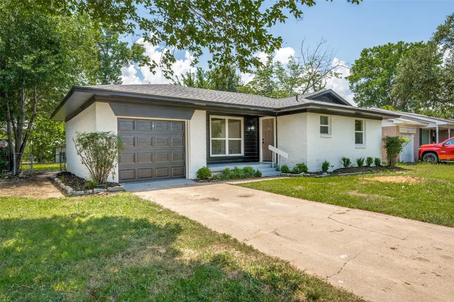 318 Parkwood Place, Lewisville, TX 75067 - #2