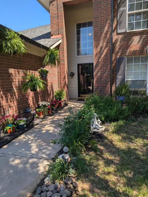 101 Silktree Court, Lake Dallas, TX 75065