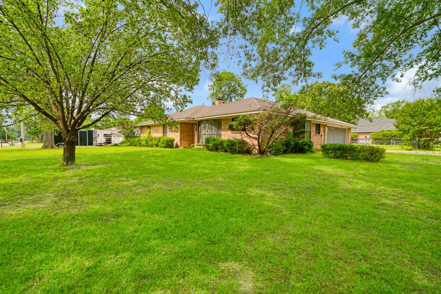 615 N Main Street, Bogata, TX 75417 - #3