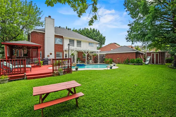 7604 Oak Knoll Drive, North Richland Hills, TX 76182