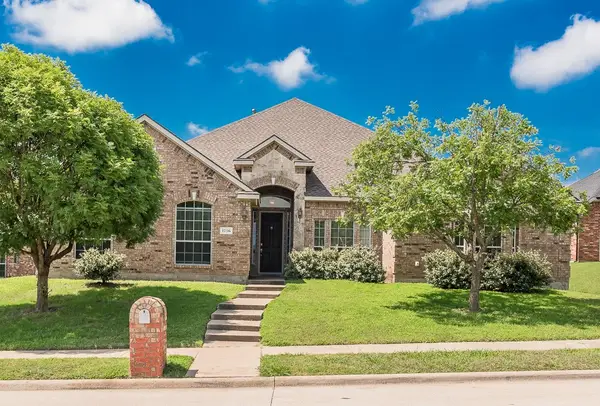 1736 Blue Stream Drive, DeSoto, TX 75115