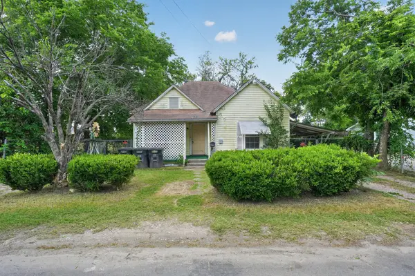 406 E Willingham Street, Cleburne, TX 76031