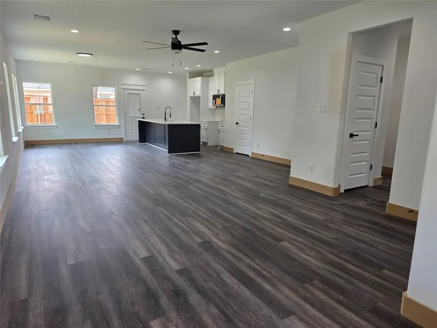 322 W Brownlee Avenue, Dallas, TX 75224 - #2