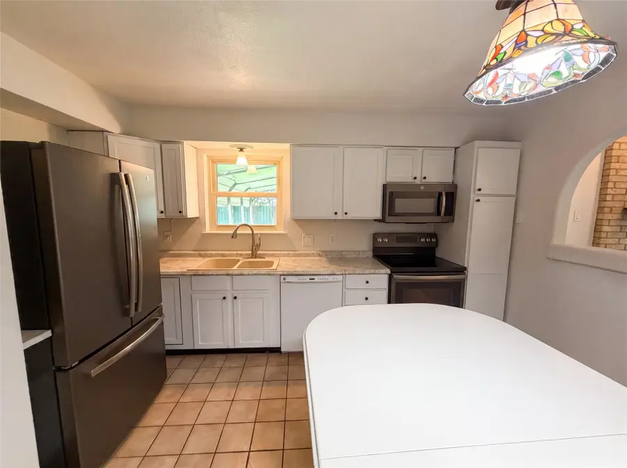 208 Dakota Drive, Hewitt, TX 76643 - #2