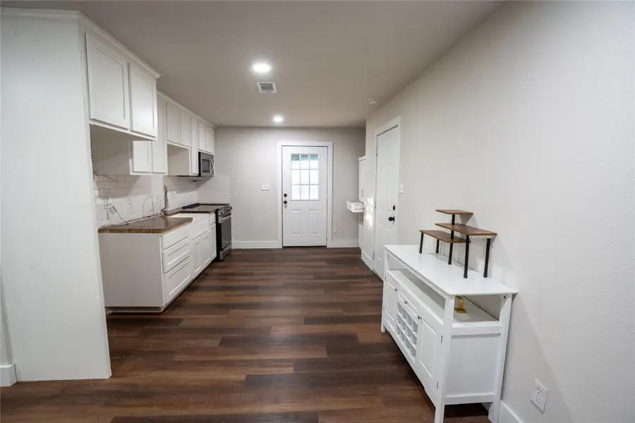 503 E Roosevelt Avenue, Whitney, TX 76692 - #3