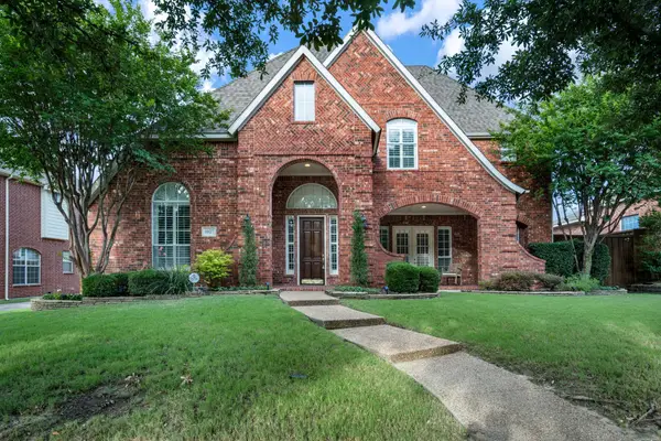 1027 Sir Lancelot Circle, Lewisville, TX 75056