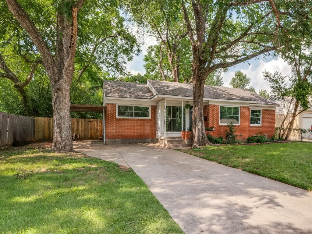 913 W Inwood Drive, Arlington, TX 76013 - #1