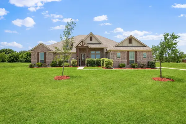 583 Crystal Lake Lane, Red Oak, TX 75154