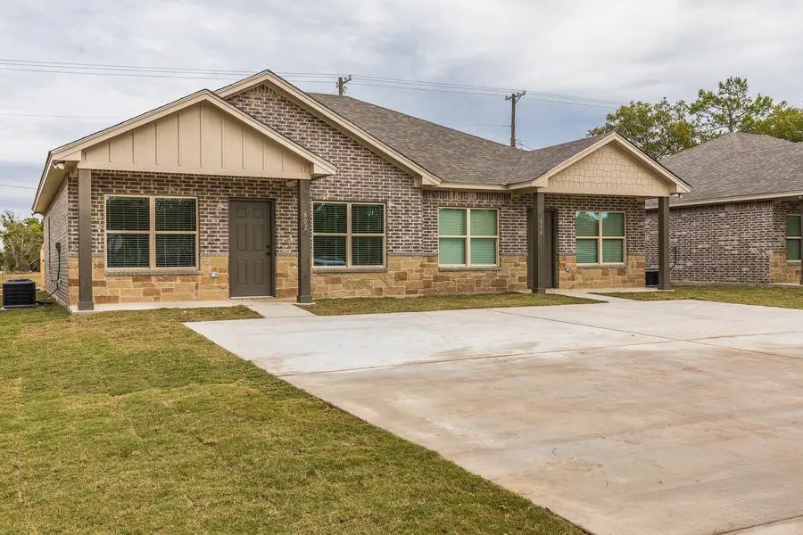 602 Washington Street, McGregor, TX 76657 - #2