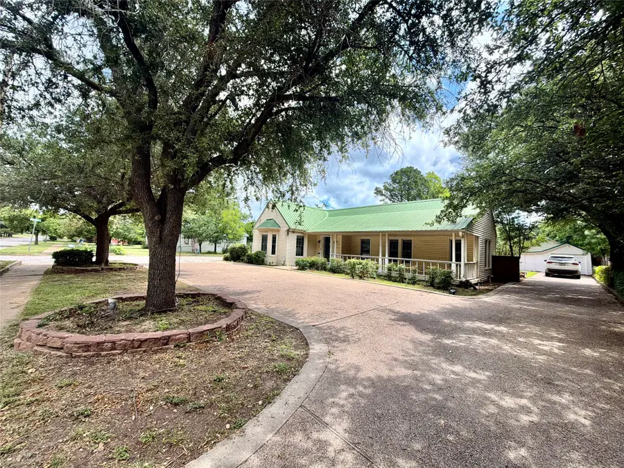 900 S Seaman Street, Eastland, TX 76448 - #2
