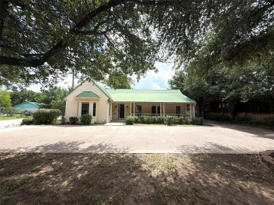 900 S Seaman Street, Eastland, TX 76448 - #3