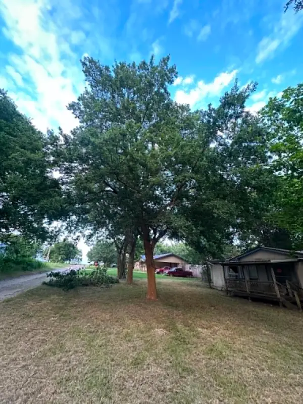 200 E Locust Street, Celeste, TX 75423