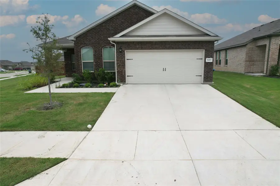 5201 Petal Meadows Drive, Fort Worth, TX 76179 - #2
