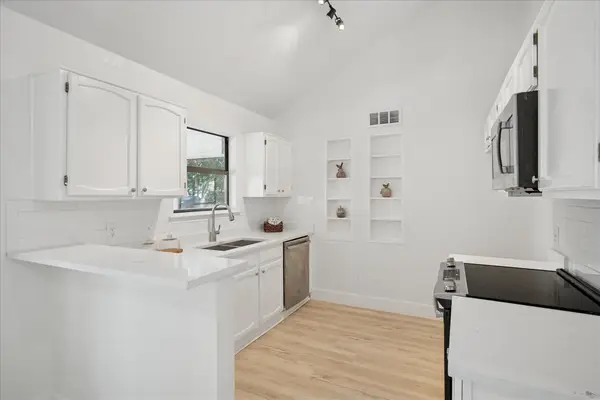 1020 W Hills Terrace, Saginaw, TX 76179