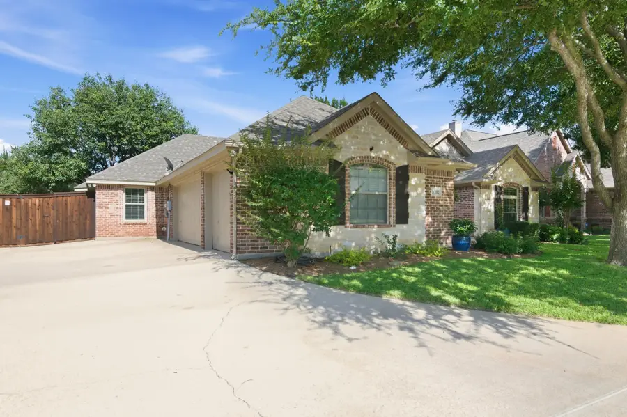 8332 Valley Oaks Drive, North Richland Hills, TX 76182 - #3