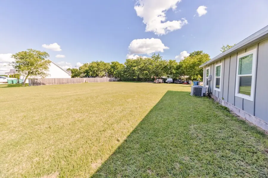 709 W Live Oak, Alvord, TX 76225 - #2