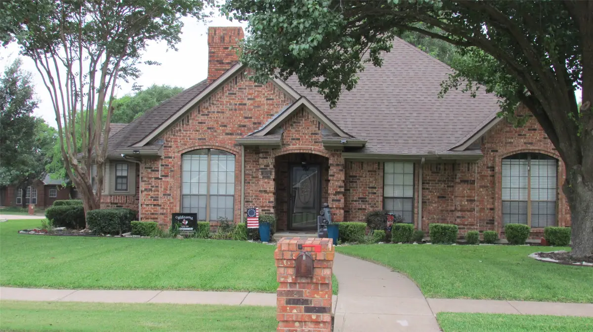 901 Lakeway Drive, Ennis, TX 75119 - #1