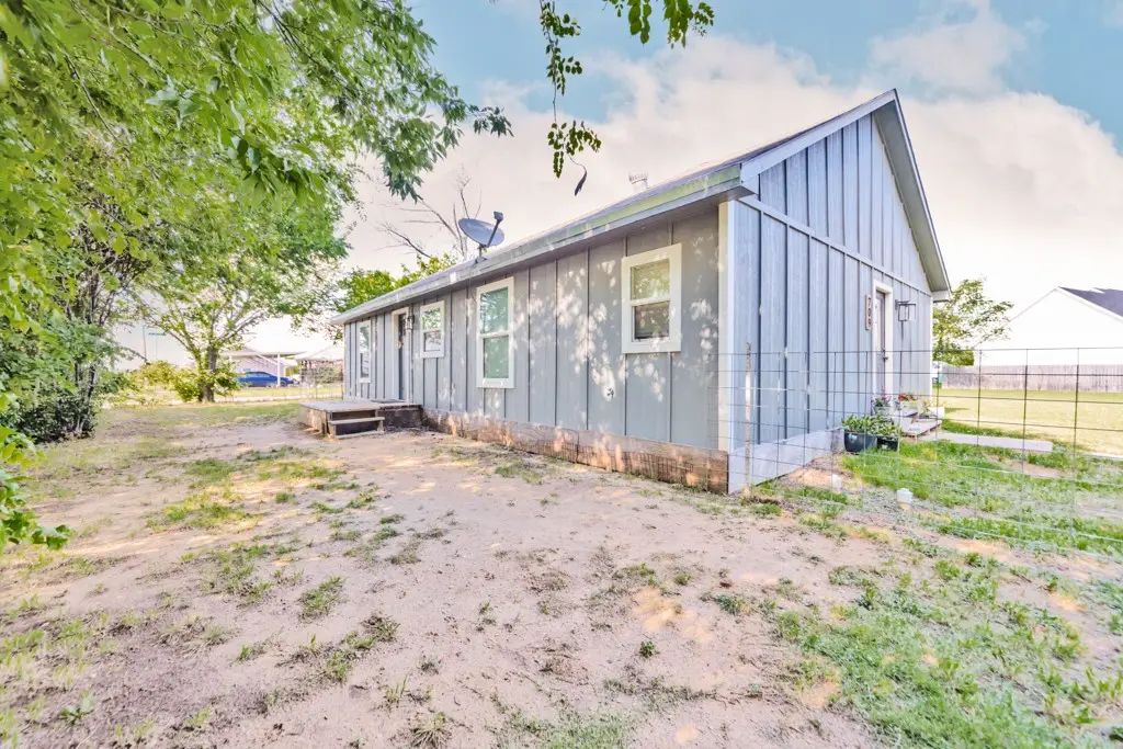 709 W Live Oak Street, Alvord, TX 76225 - #1
