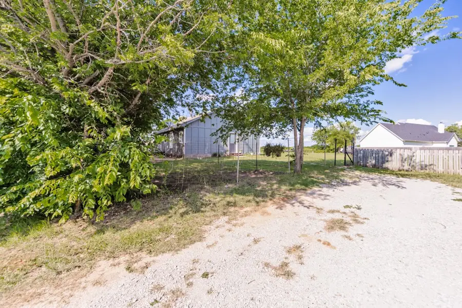709 W Live Oak Street, Alvord, TX 76225 - #3