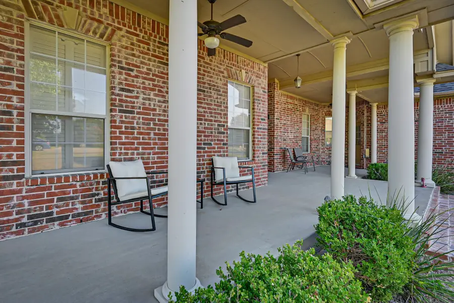 811 Mallard Pointe Drive, Grand Prairie, TX 75104 - #3