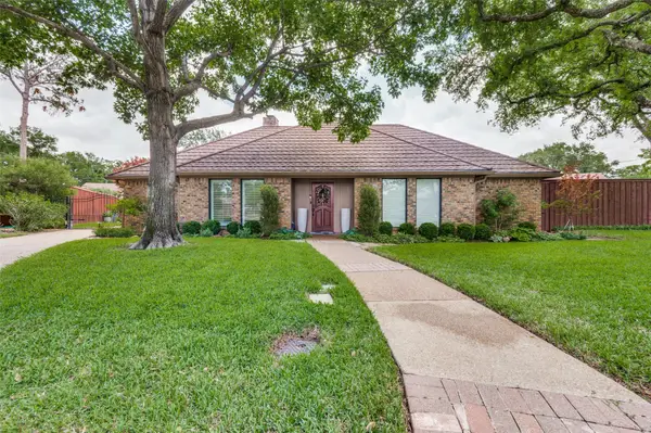 2405 Bluffview Court, Arlington, TX 76011
