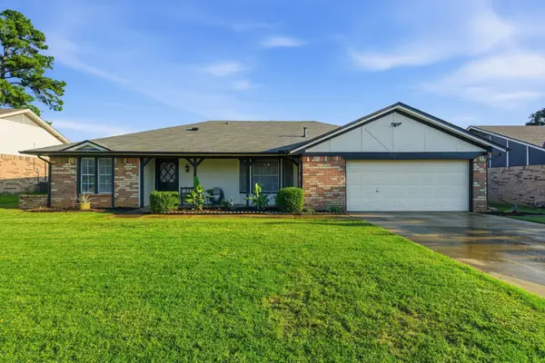 8516 Crestview Drive, North Richland Hills, TX 76182